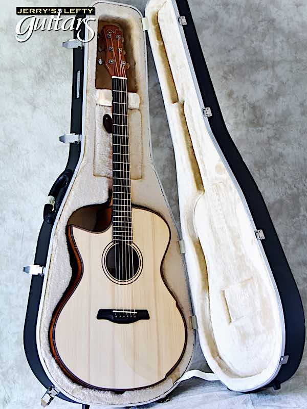 sale guitar for lefthanders new Maestro Original Series Singa Medium Jumbo Adirondack-Santos Rosewood No.970 Case View